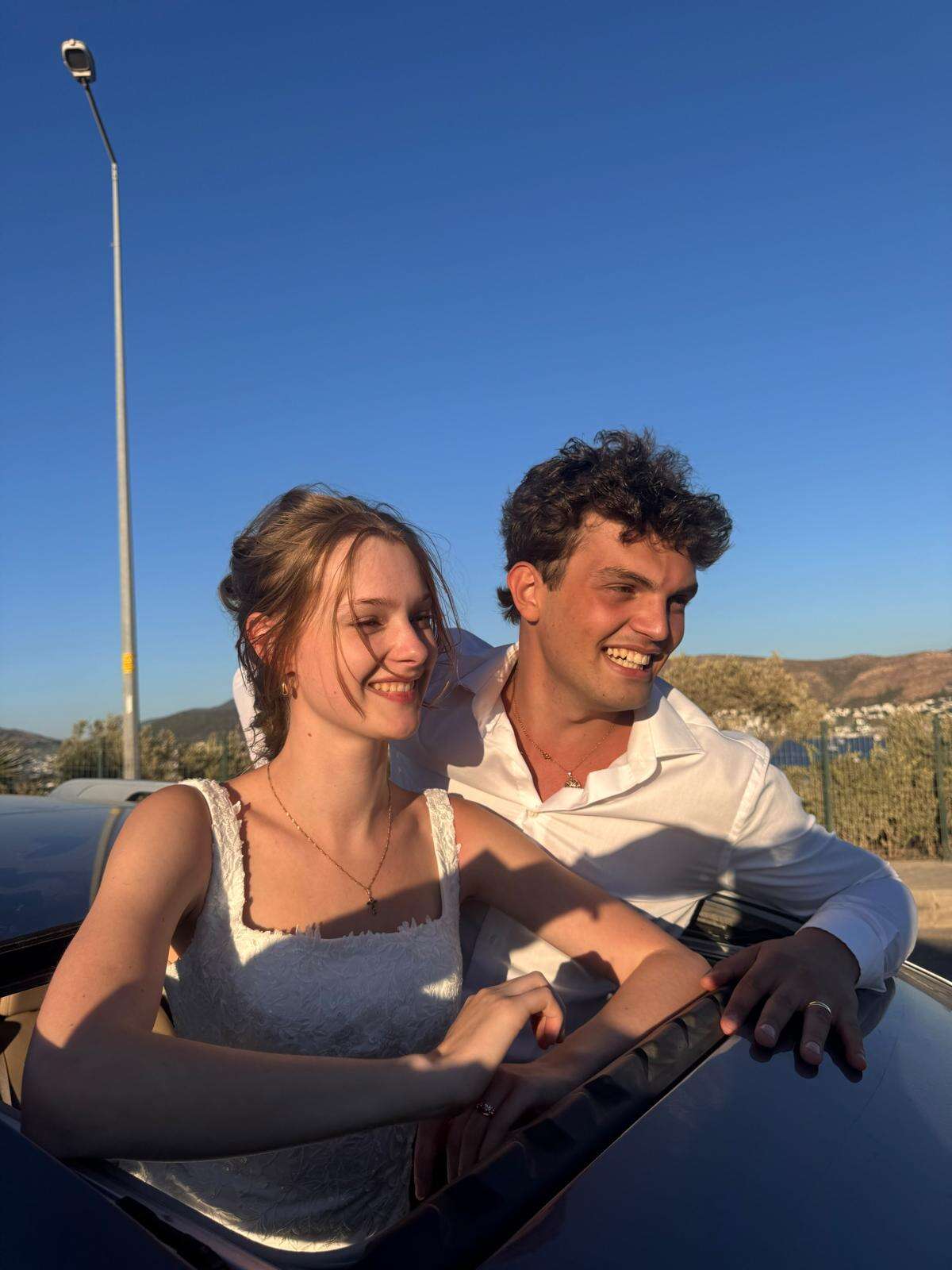 Bodrum’da Film Gibi Aşk, İngiliz Ekonomist, Barda Tanıştığı Türk Genciyle Evlendi 4